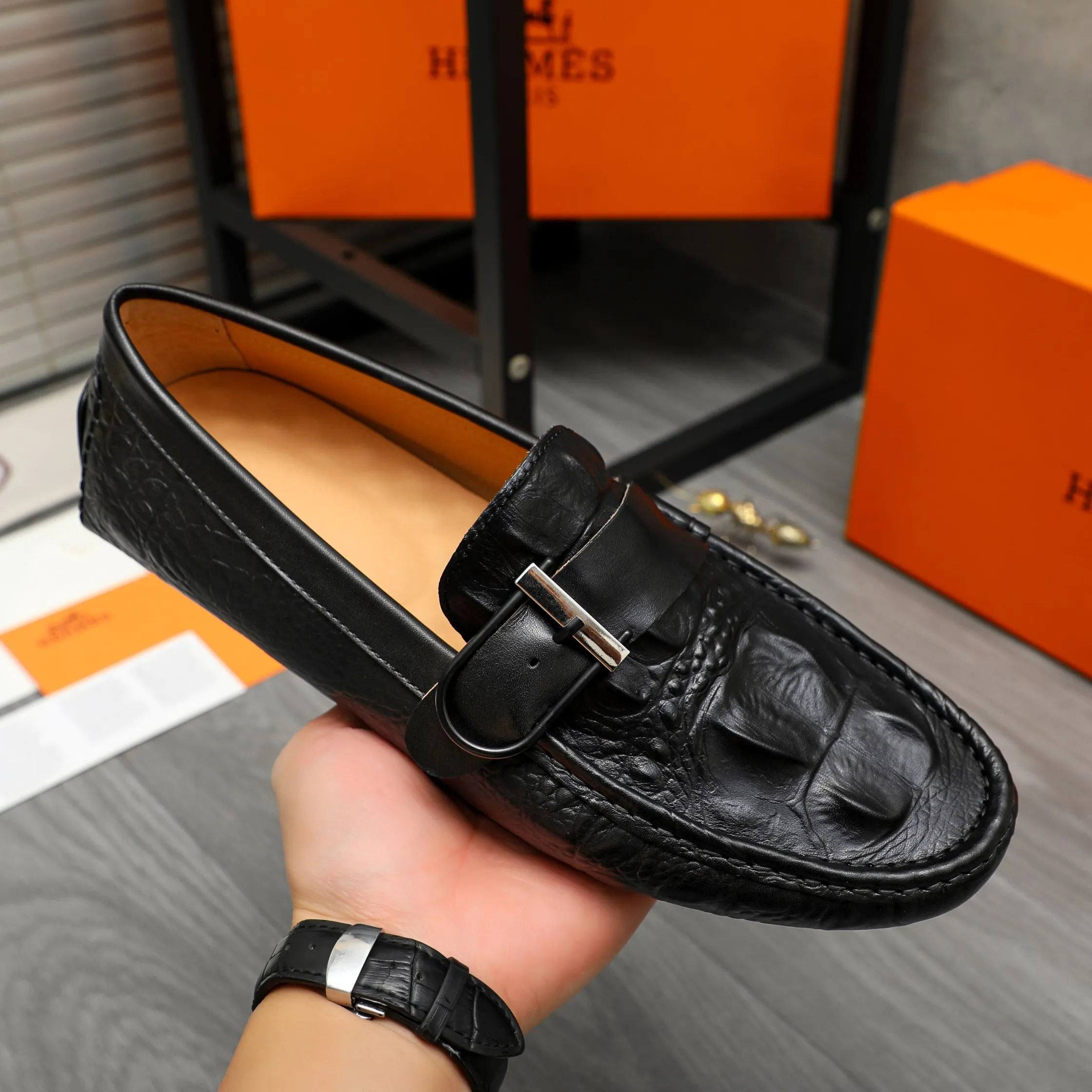 P380 Product trademark: HERMES "Hermes" casual slip-on men's shoes Regular size: 38-44 Product material: Selected crocodile pattern cowhide upper, pigskin lining, rubber outsole